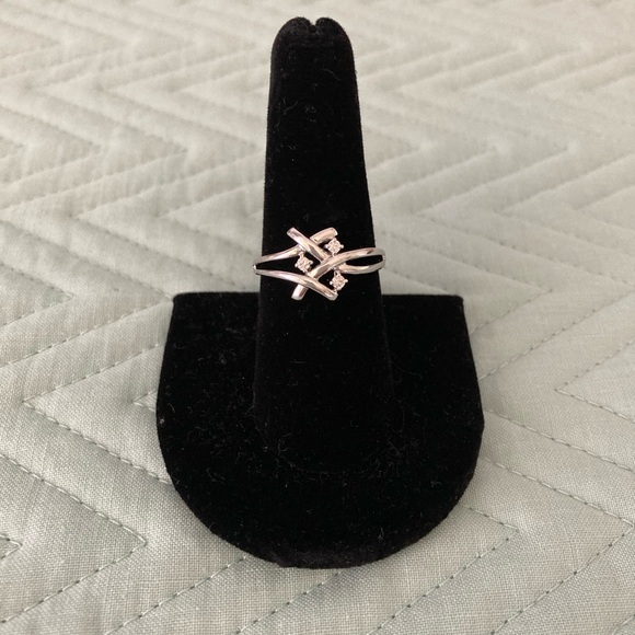 10k white gold and diamond ring